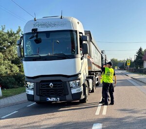 Wspólne działania Policji i SOK na przejazdach kolejowych