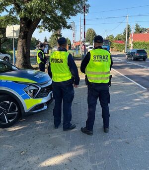 Wspólne działania Policji i SOK na przejazdach kolejowych