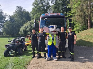 Policjanci podczas pikniku z dziećmi